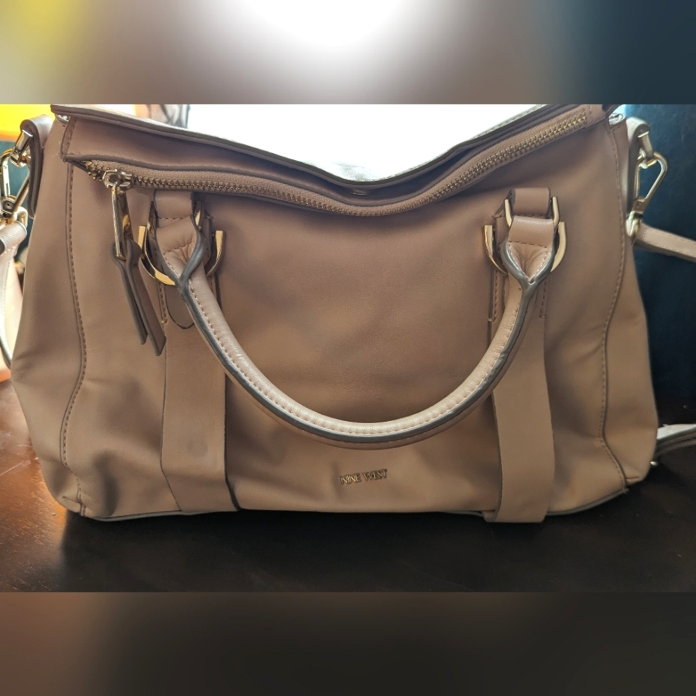 Nine West Tote Style Purse w/ TONS of pockets